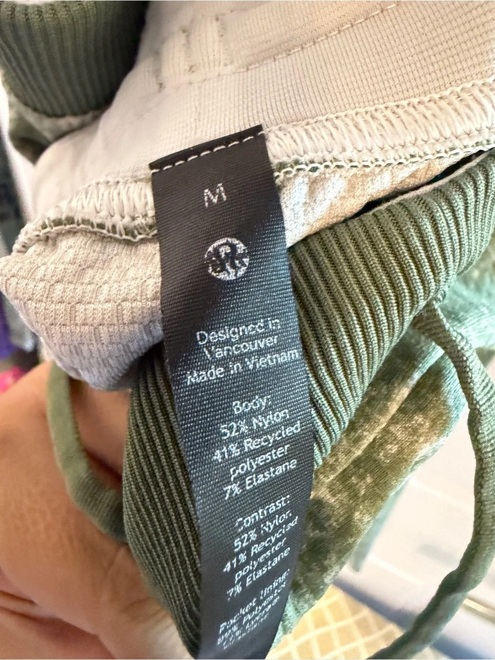 Lululemon Men’s Medium Green Camo Jogger Pants Zip Pockets